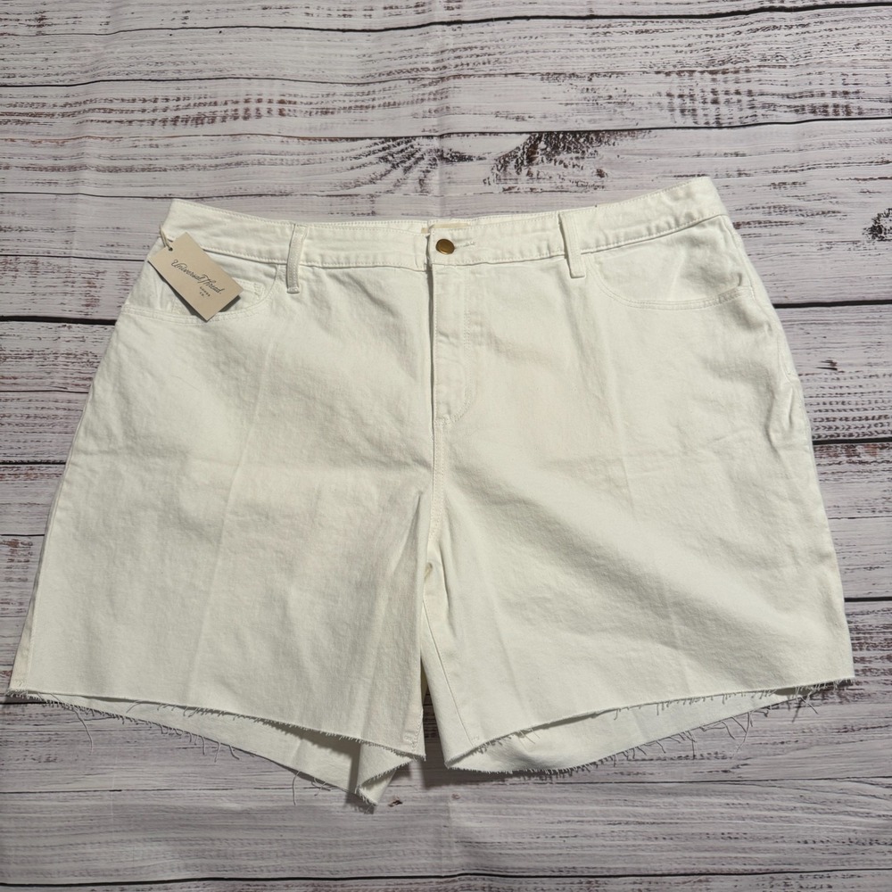 NWT Universal Thread High Rise Vintage Straight Shorts White Women's Size 22